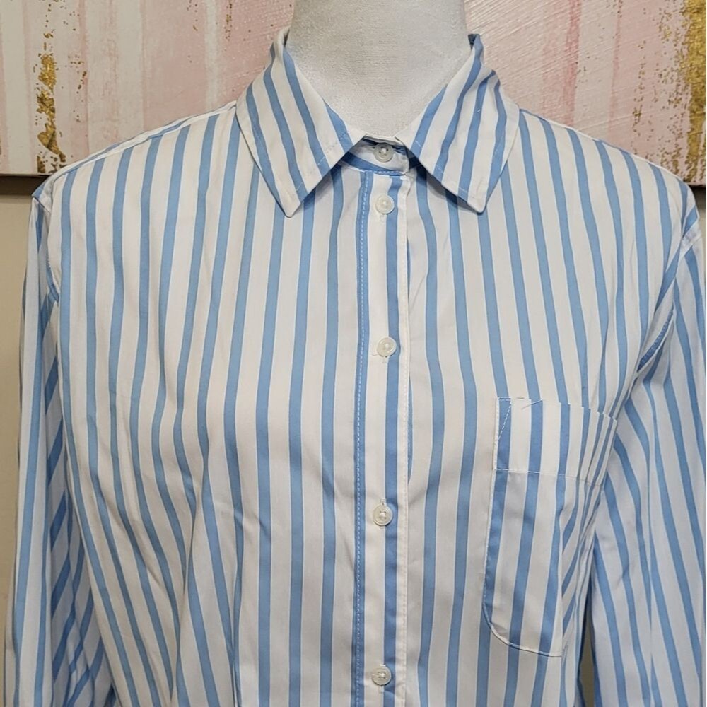 A New Day Women's NWT Blue Slim Fit Boyfriend Tailored Button Down Shirt Medium - Picture 5 of 11